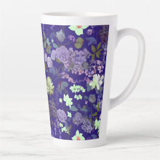 Blume mit eleganter und geheimnisvoller Atmosphäre Milchtasse