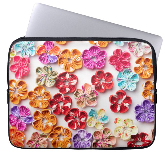 Blume mit Handnähte, Multicolor Laptopschutzhülle (Vorderseite)
