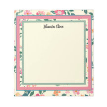 Blume mit hellgelbem Hintergrund