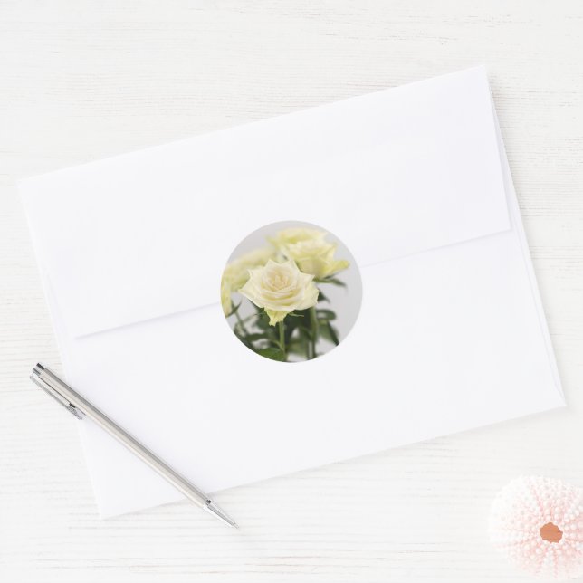 Blume mit weißer Rose Elegantes Blumenfoto Runder Aufkleber (Umschlag)