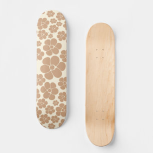 Blume Muster in Tan und Creme Skateboard