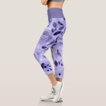 Blume Muster Lila Lavendel-Aquarell-Rose Capri Leggings<br><div class="desc">Blumencapri-Leggings mit Aquarell-Design von Blume,  Rose und Blattwerk in den Farbtönen lila,  Lavendel und Lila. Hübsche Modehosen,  ideal für Yoga und Sport.</div>