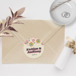 Blume Power 70er Retro Groovy Hochzeit Runder Aufkleber<br><div class="desc">Feiern Sie stilvoll mit diesen trendigen Hochzeitsaufklebern im Retro-Stil der 70er Jahre. Das Design lässt sich leicht mit Ihrer speziellen Veranstaltungssprache personalisieren und Ihre Gäste werden begeistert sein,  wenn sie diese fabelhaften Aufkleber erhalten. Matching-Elemente finden Sie in der Auflistung.</div>