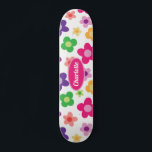 Blume Power Blumenblume Lila & PinkCustom Skateboard<br><div class="desc">Ein Retro-Blume-Power-Design mit einem gedämpften Design in lila,  rosa,  grün,  gelb und weiß. Anpassen durch Hinzufügen von Namen,  Initialen oder anderem Text.</div>