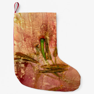 Blume und Blätter gefroren. Blüten im Eiswürfel Kleiner Weihnachtsstrumpf
