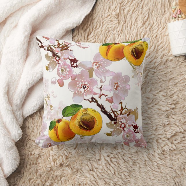 Blume und Früchte von Aprikosen. Kissen (Decke)