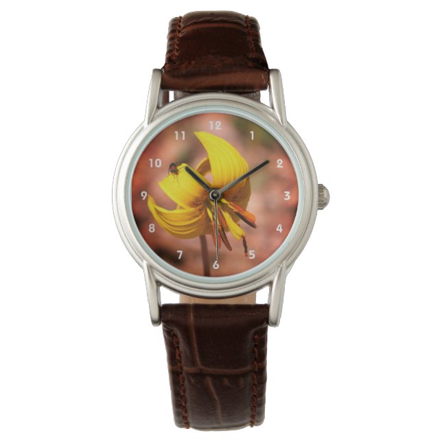 Blume und Insektenfreund der wilden Forellenlilie Armbanduhr (Vorderseite)