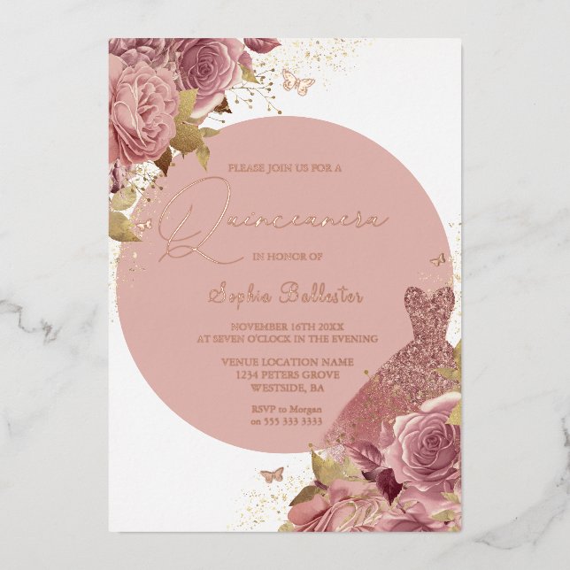 Blume und Kleidung Quinceanera Rose Gold Folieneinladung (Vorderseite)