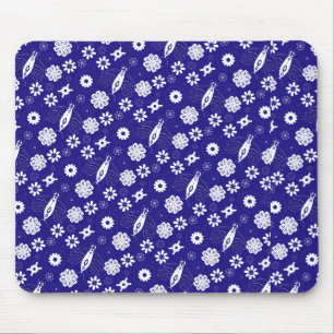 Blume und Schmetterlinge sind blau und weiß Mousepad