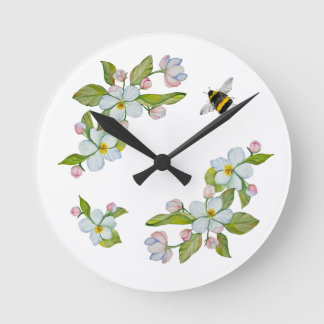 Blume von Gartenbäumen und Hummeln Runde Wanduhr