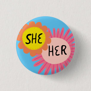 Blume von IHREN Pronounen Stolz handbuchstabiert  Button