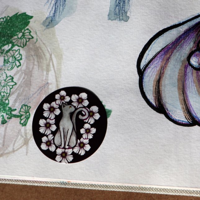 Blume von Weißkater Blume Runder Aufkleber (Von Creator hochgeladen)