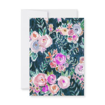 Blumen die Mitternachtsüberfluss-dunkle Rose