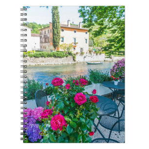 Blumen durch das Fluss Mincio Notizbuch Notizblock