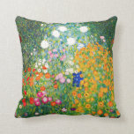Blumen-Garten-Kissen Gustav Klimt Kissen<br><div class="desc">Blumen-Gartenkissen Gustav Klimt. Ölmalerei auf Leinwand ab 1907. Abgeschlossen während seiner goldenen Phase, ist Blumen-Garten eine von Klimts berühmtesten Landschaftsmalereien. Die Sommerfarbexplosion weiter in dieser Arbeit mit einer schönen Mischung der orange, roten, lila, blauen, rosa und weißen Blüten. Ein großes Geschenk für Fans von Gustav Klimt, von Kunst nouveau, von...</div>