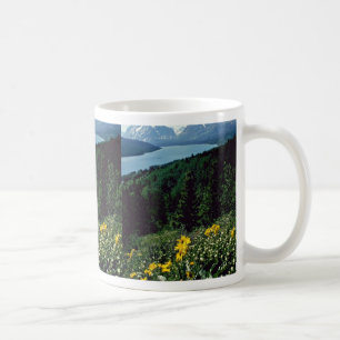 Blumen in dem zwei Medicine See - Kaffeetasse