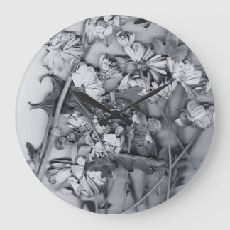 Blumen in Schwarz und Weiß Große Wanduhr
