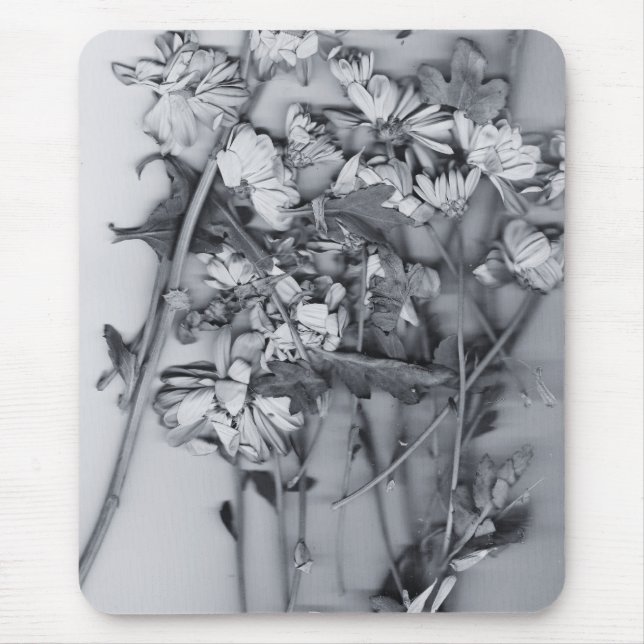 Blumen in Schwarz und Weiß Mousepad (Vorne)