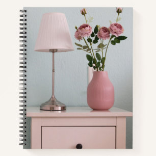 Blumen Rosenstrahlen auf Nachtstand Notizbuch