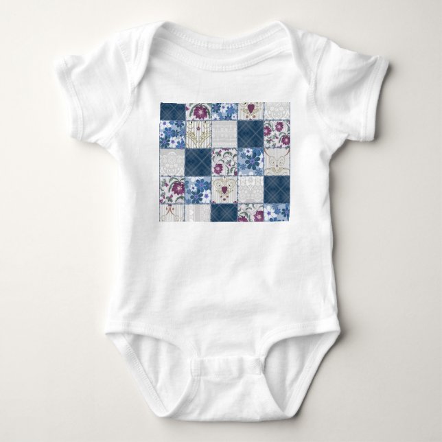 Blumen-Spitze: Nahtloser Patchwork-Hintergrund. Baby Strampler (Vorderseite)