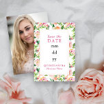 Blumenchic Pink Gold Editable Quinceanera Foto Save The Date<br><div class="desc">Save the Date Karte für Ihre Quinceanera mit elegantem Blumendesign in Rosa und Gold. Weiblich verträumtes Design von Aquarellblüten, Blume und Grün mit goldenen Highlights. Schöne Auswahl und leicht an Anzug angepasst jede andere wichtige Feier. Bitte schauen Sie sich meine Floral Chic-Kollektion an, um passende Artikel zu finden, oder schreiben...</div>