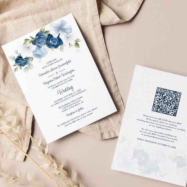 Blumendusty Blue QR-Code bei einer Hochzeit Einladung (Dusty Blue Floral Wedding Invitation and Details All-in-One Card)