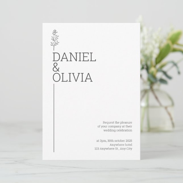 Blumenelegant: Minimalistische Hochzeit in Weiß un Einladung (Stehend Vorderseite)
