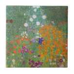 Blumengarten (von Gustav Klimt) Fliese<br><div class="desc">Dieses Design zeigt ein Gemälde des österreichischen Künstlers Gustav Klimt (1862-1918). Es ist eine Darstellung eines wunderschönen Blumengartens im typisch impressionistischen Stil Klimts. Die Blume sehen fast so aus, als wären sie überfüllt, und es ist unmöglich, sich von ihrer Schönheit nicht zu überwältigen. Die ursprüngliche Arbeit wurde 1907 abgeschlossen und...</div>