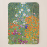 Blumengarten (von Gustav Klimt) Sherpadecke<br><div class="desc">Dieses Design zeigt ein Gemälde des österreichischen Künstlers Gustav Klimt (1862-1918). Es ist eine Darstellung eines wunderschönen Blumengartens im typisch impressionistischen Stil Klimts. Die Blume sehen fast so aus, als wären sie überfüllt, und es ist unmöglich, sich von ihrer Schönheit nicht zu überwältigen. Die ursprüngliche Arbeit wurde 1907 abgeschlossen und...</div>