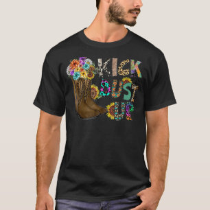 Blumengeschmückte Cowgirl-Stiefel wirbeln Staub au T-Shirt