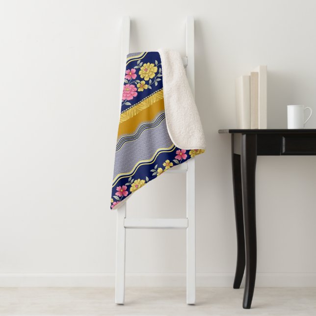 Blumengrenzenblau Hintergrund Zig Zag Muster Sherpadecke (Beispiel)