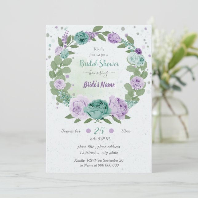 Blumengrün, blau-violett Brautparty Einladung (Stehend Vorderseite)