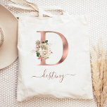 Blumenjungen Rose Gold Monogram Letter D Tragetasche<br><div class="desc">Diese elegante Tasche verfügt über einen großen Buchstaben "D" Monogramm in Imitaten Rose Goldfolie, verziert mit einem Vintagen Elfenbein Blumenstrauß mit grün und Rose goldgrün geschnitten. Personalisieren Sie es mit ihrem Namen in Rose Gold Handschrift Skript, mit Schnörkeln am Anfang und Ende. Macht ein perfektes Brautjunggeschenk! Andere Buchstaben des Alphabets...</div>
