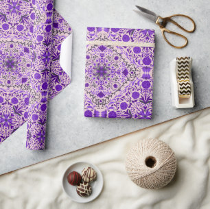 Blumenkacheln in violett- und wattenrosa geschenkpapier