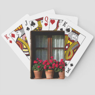 Blumenkübel am Fenster im Dorf Spielkarten