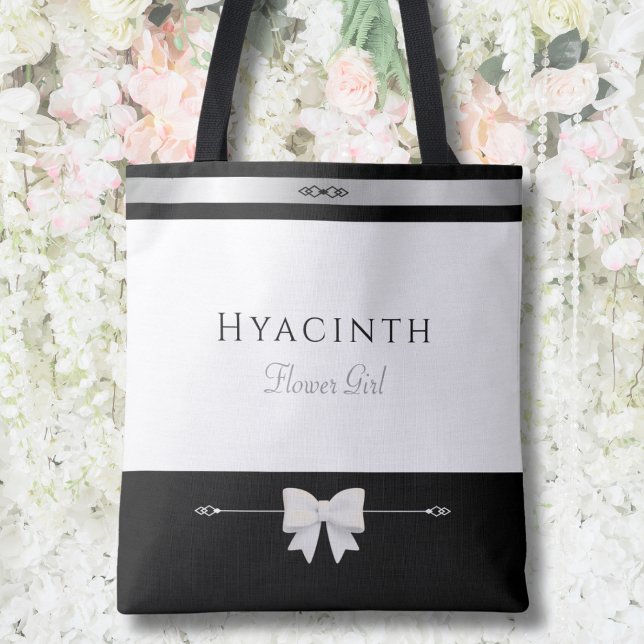 Blumenmädchen-Geschenk | Minimalistische Luxus-Tra Tasche (Sweet personalized Flower Girl gift tote bag with luxury typography against a white floral wall)