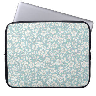 Blumenmuster. Hübsche Blume auf graublauem Hinterg Laptopschutzhülle