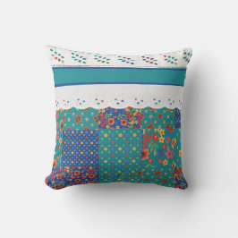 Blumenmuster-Imitate Patchwork auf Aquamarinen, Im Kissen