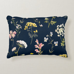 Blumenmuster in Aquarellfarbe, zarte Blume Dekokissen