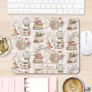 Blumenmuster mit Pilzen und Büchern im skurrilen C Mousepad