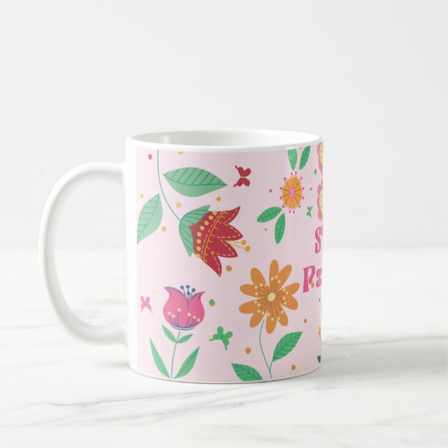 Blumenmuster mit Text Bleib positiv Kaffeetasse (Links)