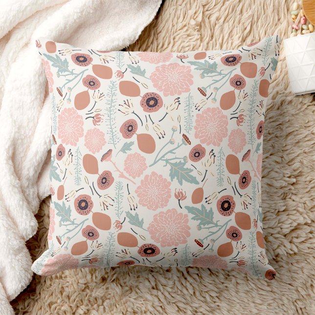 Blumenmuster Rosa Creme Blau Kissen (Pink Cream Blue Floral Pattern Throw Pillow from Studio Posies. )