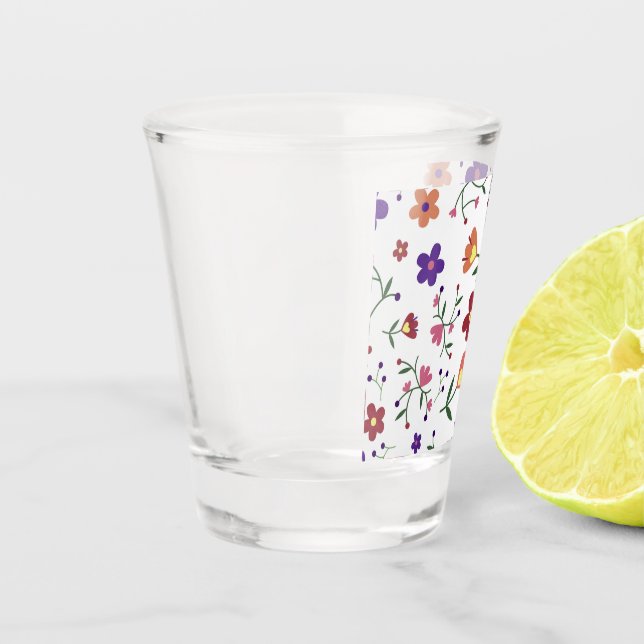 Blumenmuster- Schnapsglas (Links)