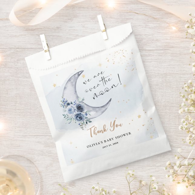 Blumenmuster über der Mond-Babydusche Geschenktütchen (Ausgeschnitten)