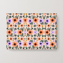Blumenmusterumschlag mit lebendigem Orange Button