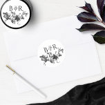 Blumenschwarz und Weiß Hochzeit Umschlag Aufkleber<br><div class="desc">Eleganter Hochzeitsaufkleber mit schönen handgezeichneten Blumendetails in schwarz mit den Initialen des Paares. Ideal als Umschlag Aufkleber- oder Bevorzugungslabel. Teil unserer Kollektion "Schwarz-Weiß-Verzauberungskärnten" mit einer Vielzahl von koordinierenden Produkten,  inklusive Umschlägen. Die gesamte Sammlung finden Sie unter: https://www.zazzle.com/collections/black_and_white_enchanting_garlands_collecti-119853596760425870</div>