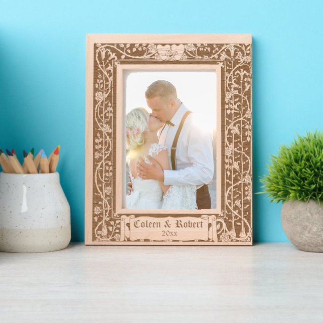 Blumenstraube Weinkeller mit 2 Herzen von Walter C Geätzte Rahmen (Von Creator hochgeladen)