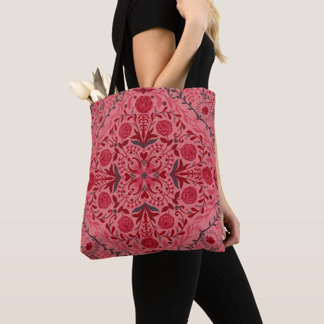 Blumenziegel in Rot und Wassermelone in Rosa Tasche (Von Nahem)