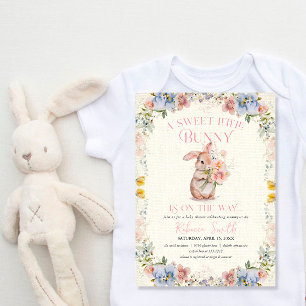 Blumige süße kleine Häschen-Baby-Shower-Einladung Einladung