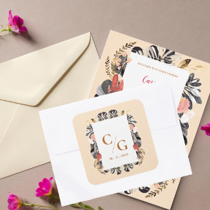 Blush & Black Floral Monogram Wedding Envelope Quadratischer Aufkleber